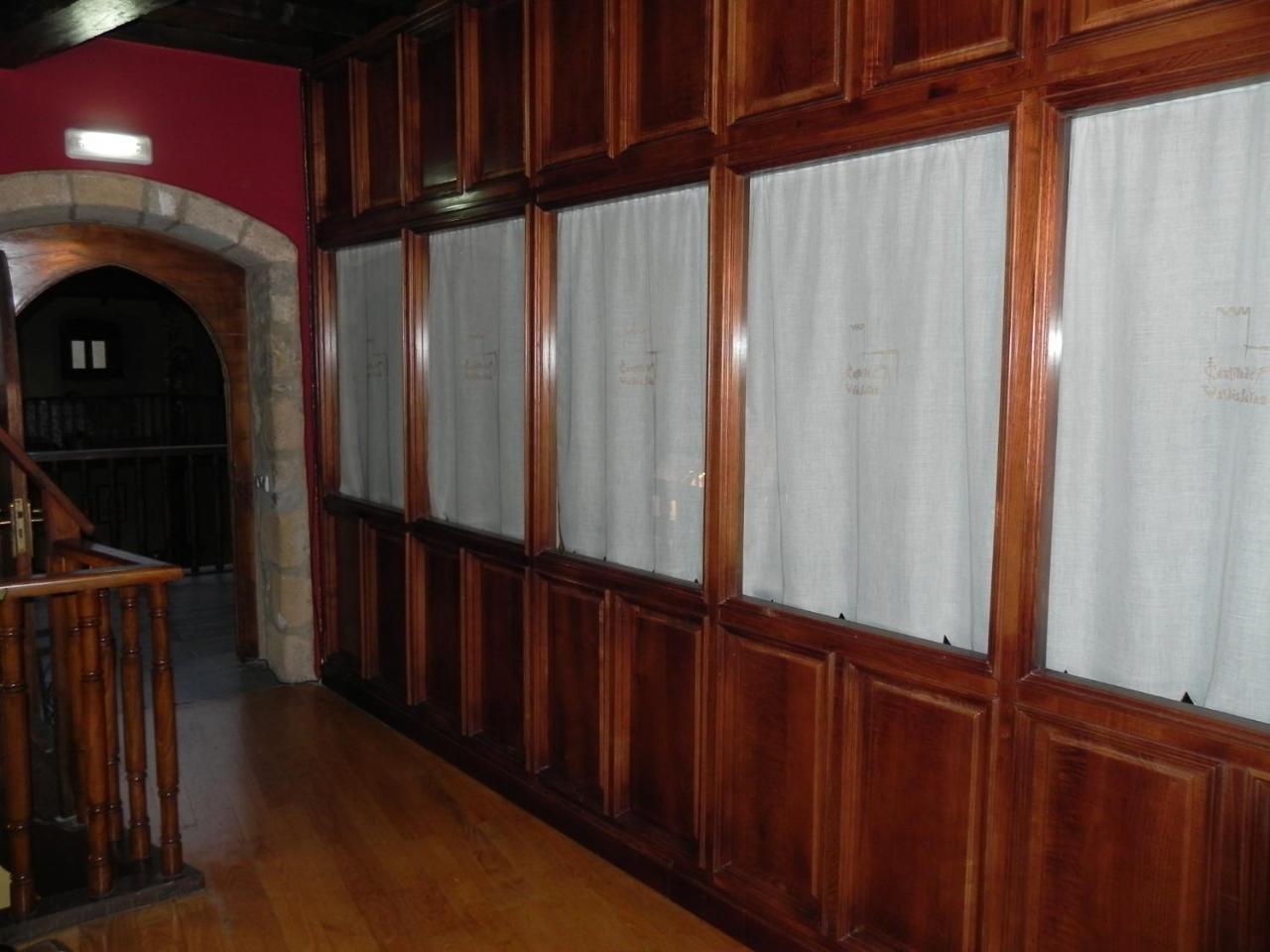 Castillo De Valdés Salas 2*