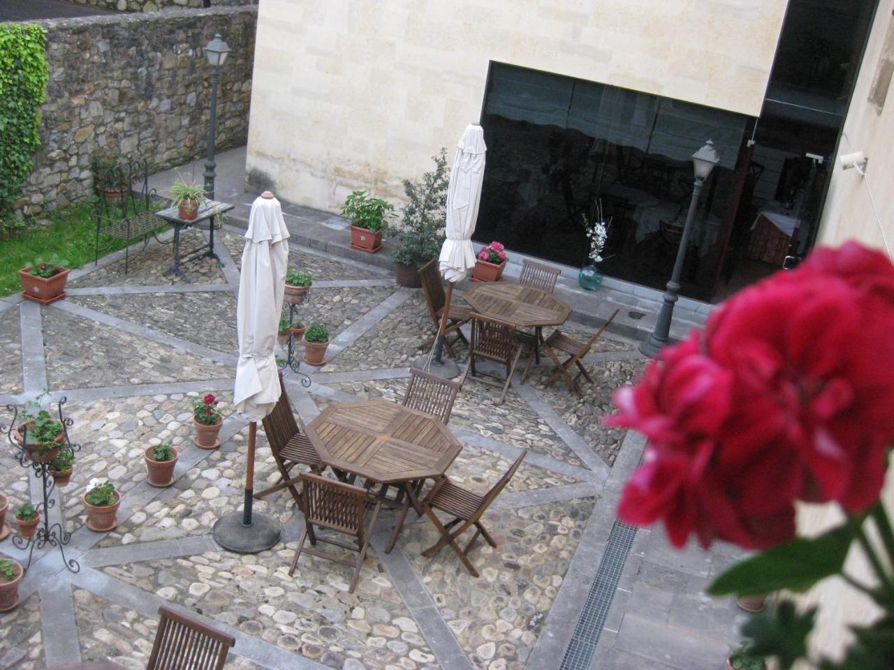 Hotel Castillo De Valdés Salas 2*