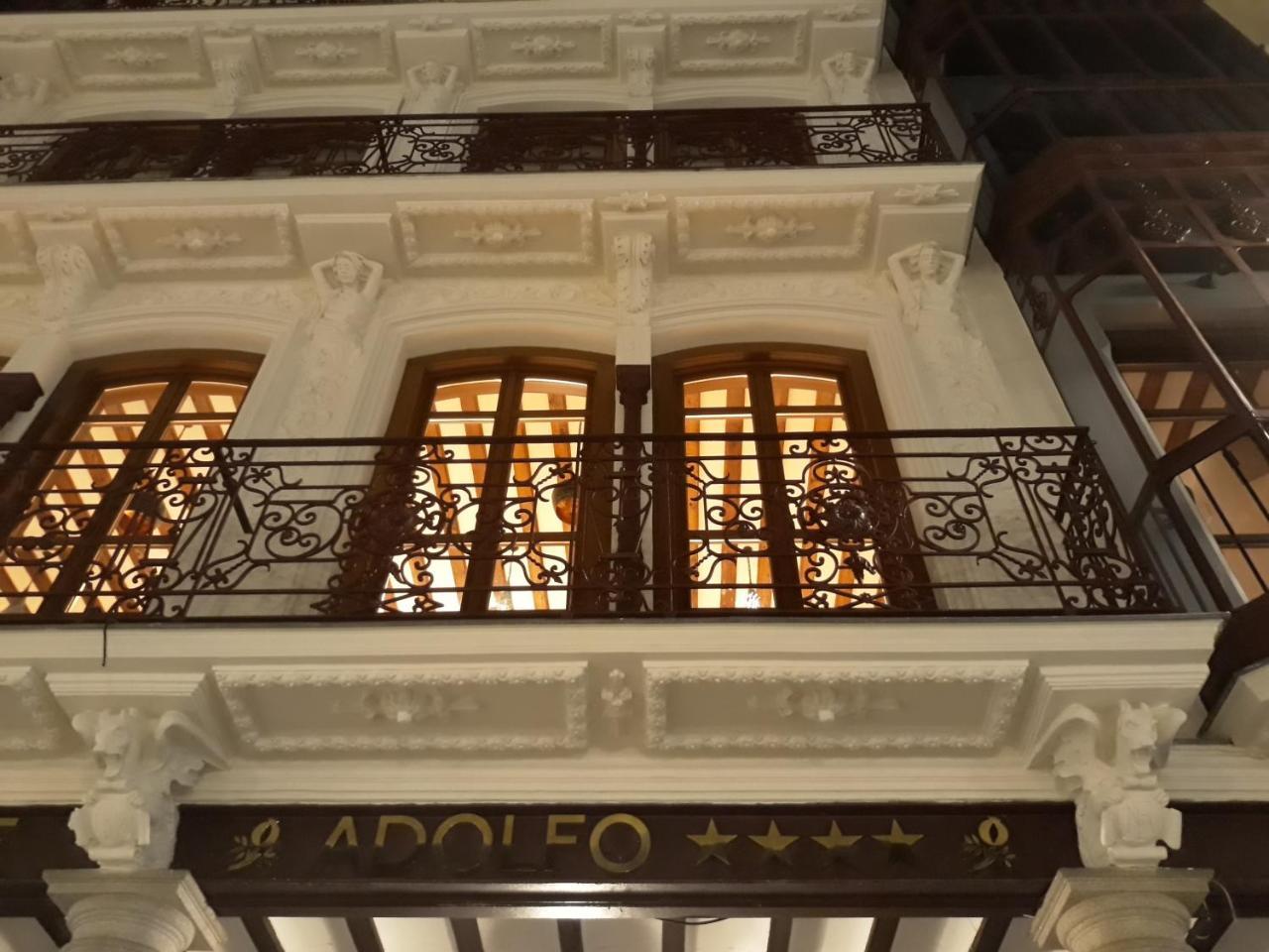 Boutique Adolfo