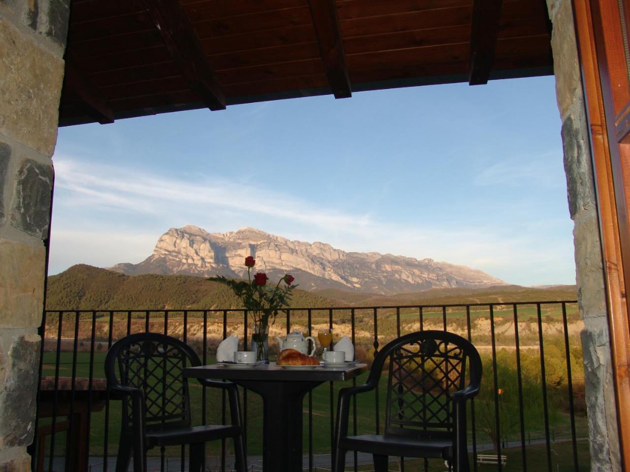 Hotel & Pena Montanesa