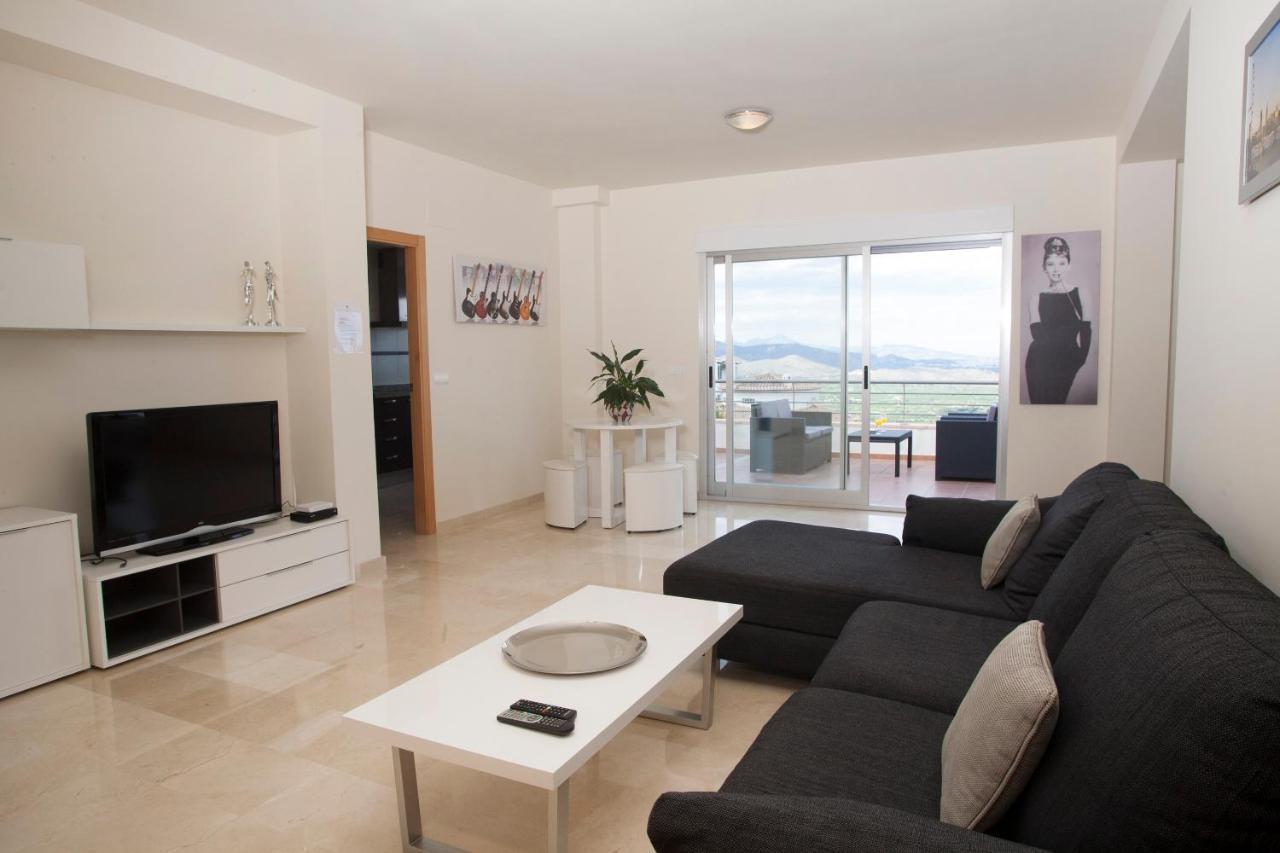Complejo Bellavista Residencial * Pego