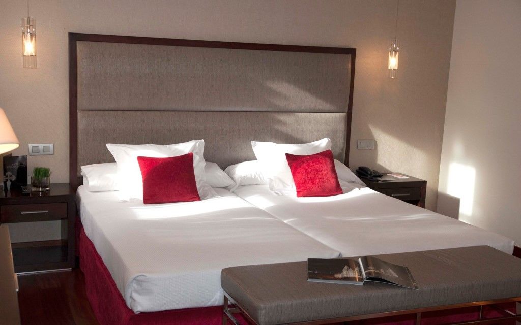 Hotel Compostela 4*