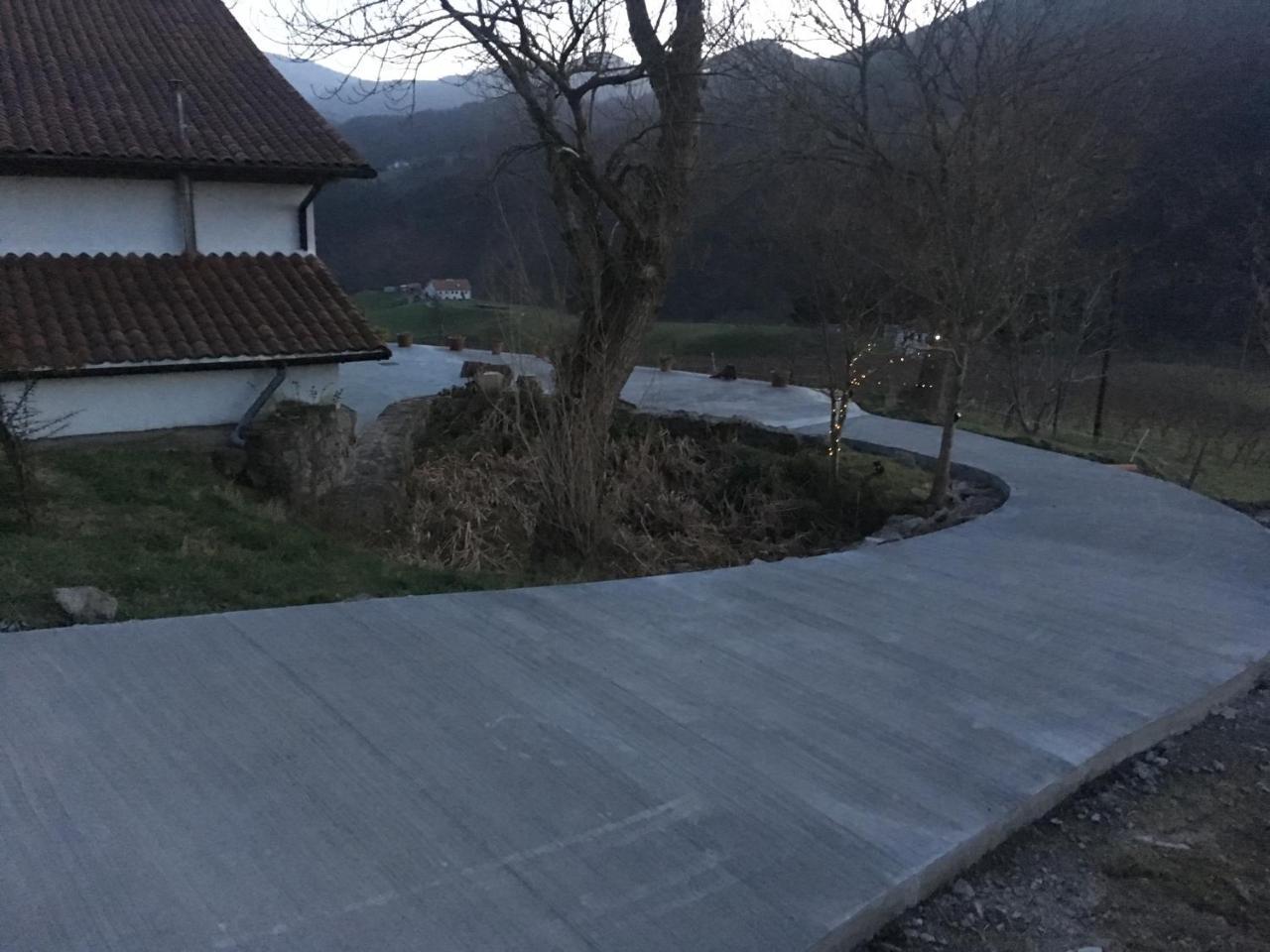 Erlete Goikoa -estamos En El Camino De Santiago -we Are On The Camino De Santiago *
