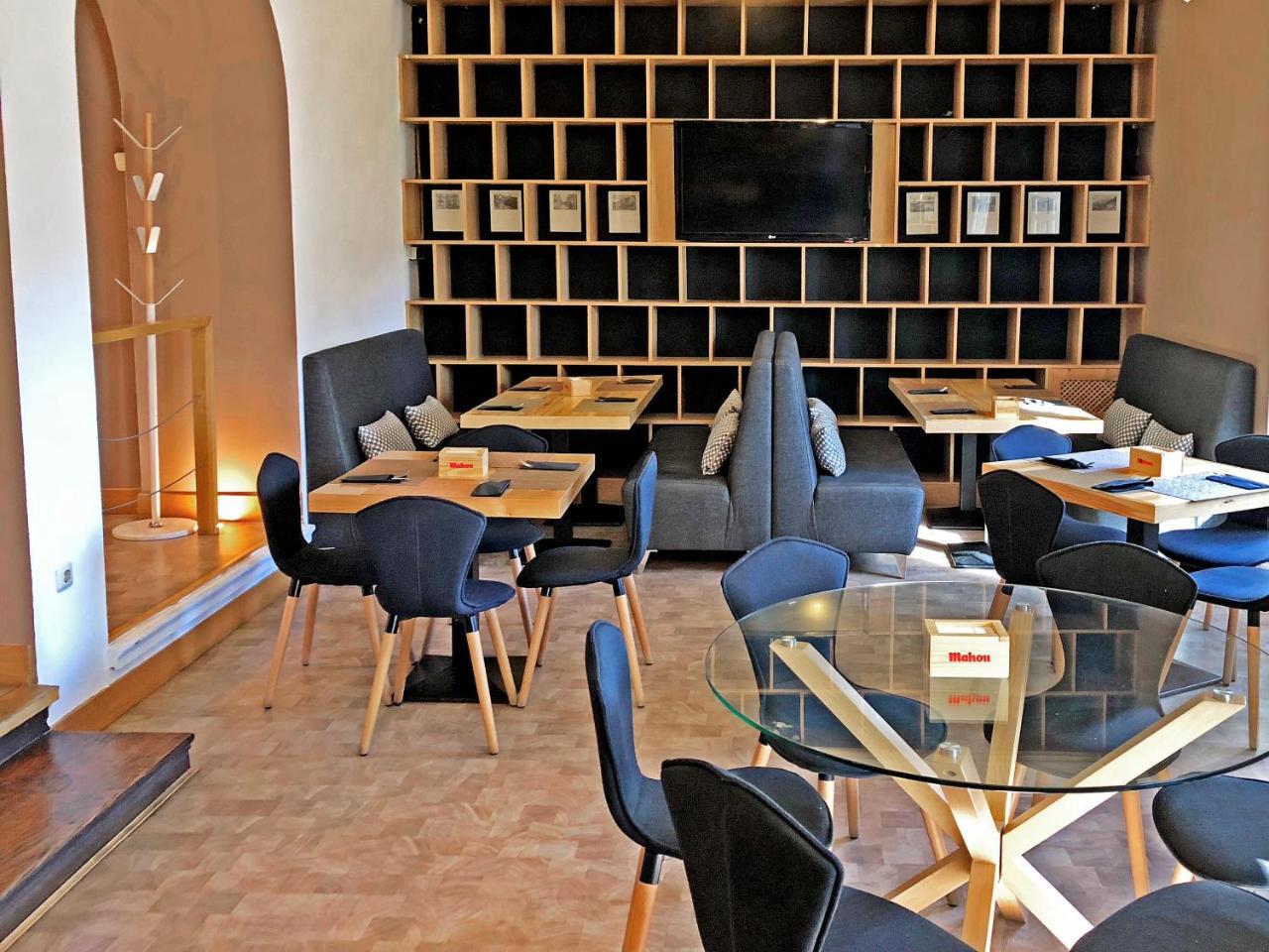 Hotel Leonor De Aquitania 3*