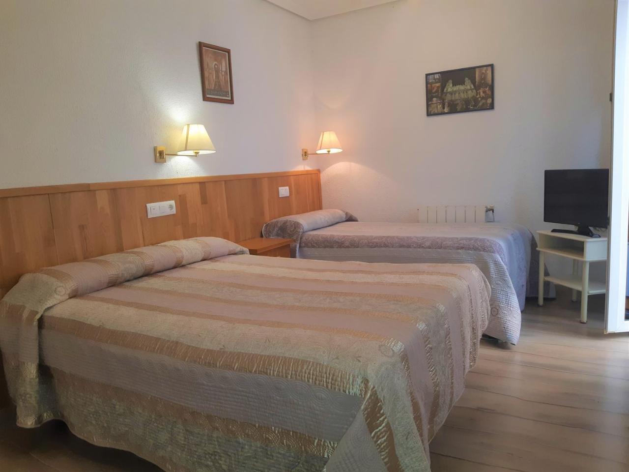 Martín Hostal *