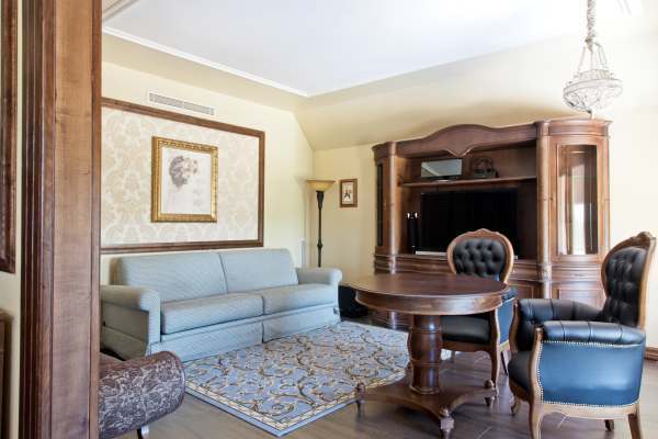 Hotel Portaventura Lucy's Mansion: Unlimited Park Access & Express Passes Salou