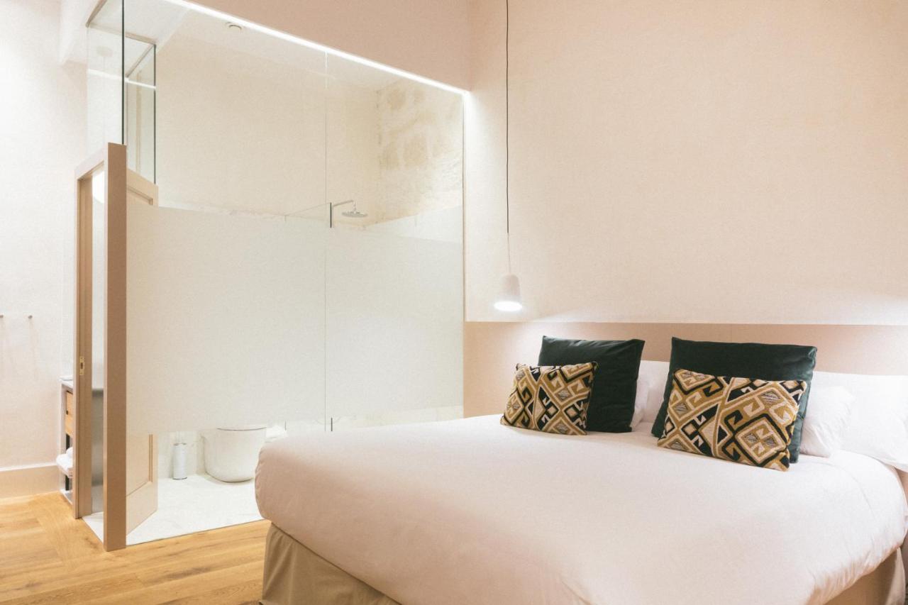 Veintiuno Emblematic - Adults Only 4*