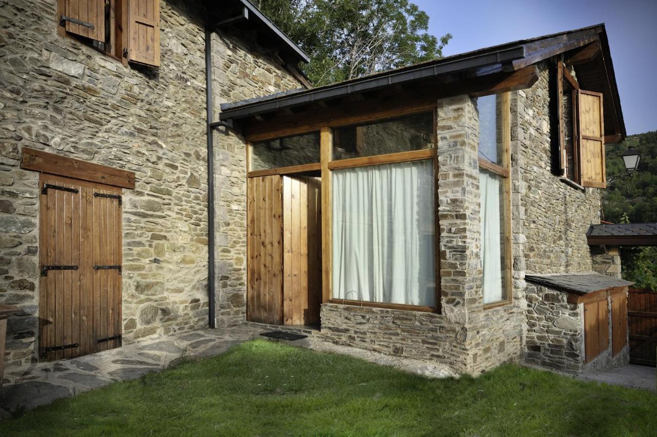 La Caseta De Queixans Con Chimenea Puigcerdà