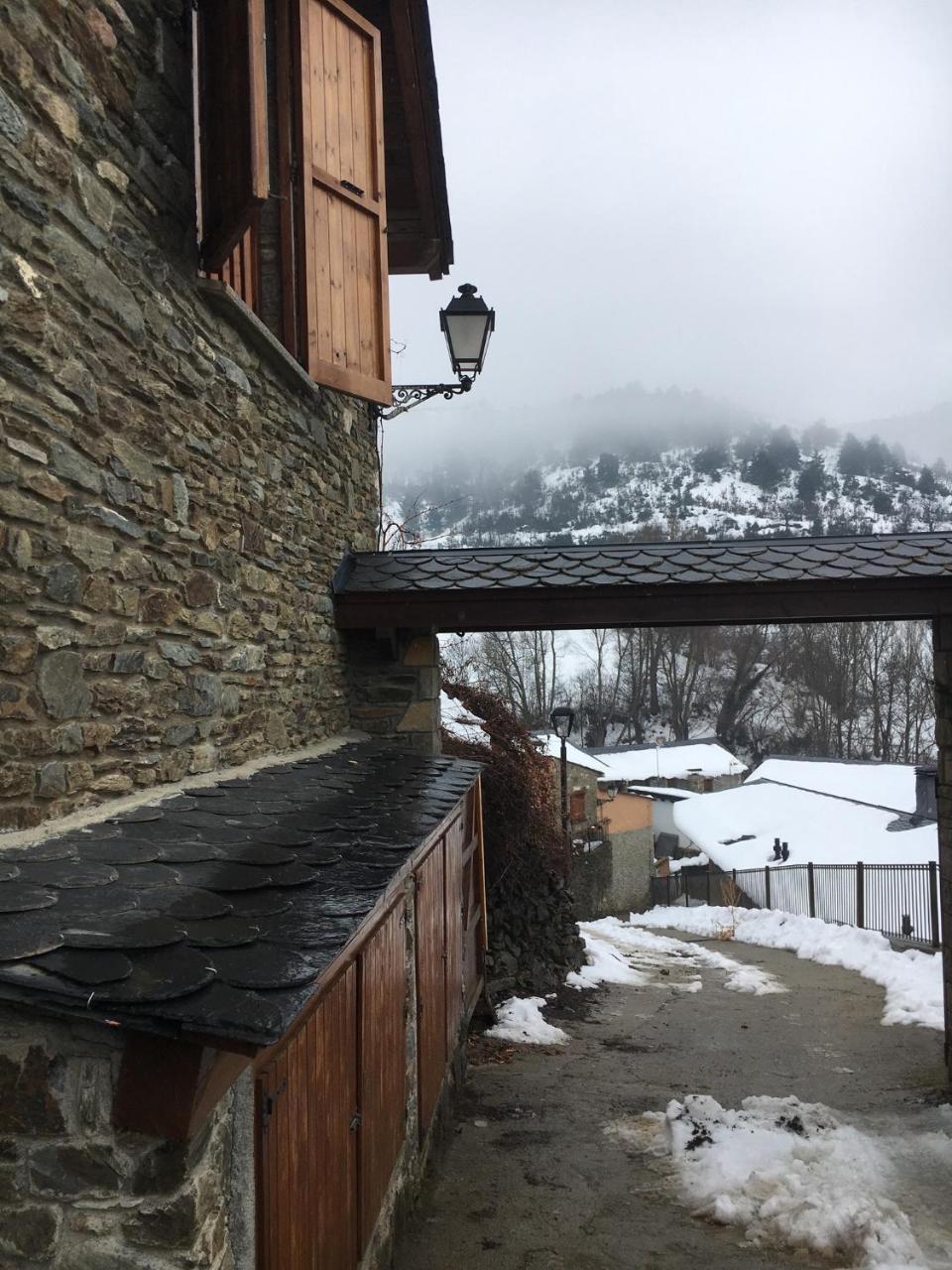 La Caseta De Queixans Con Chimenea