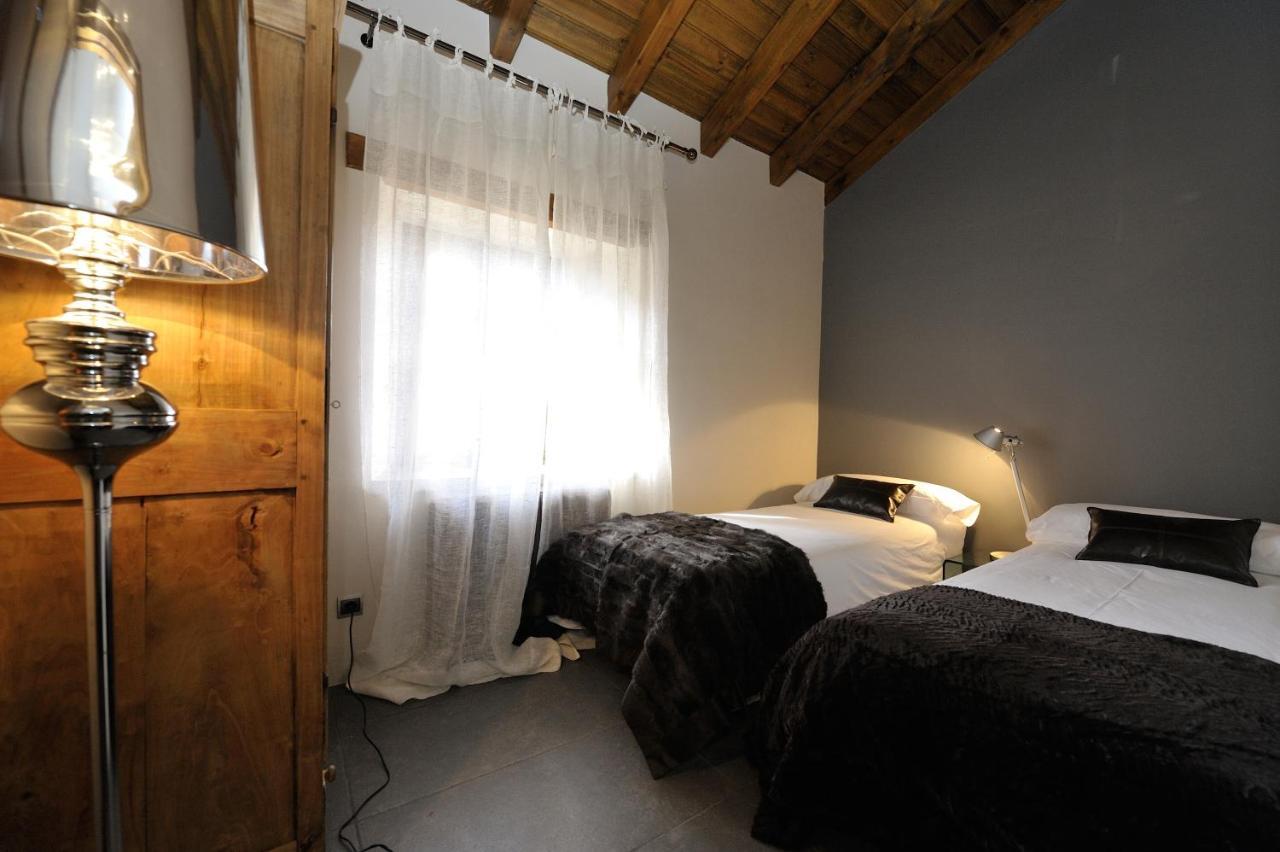 La Caseta De Queixans Con Chimenea Puigcerdà