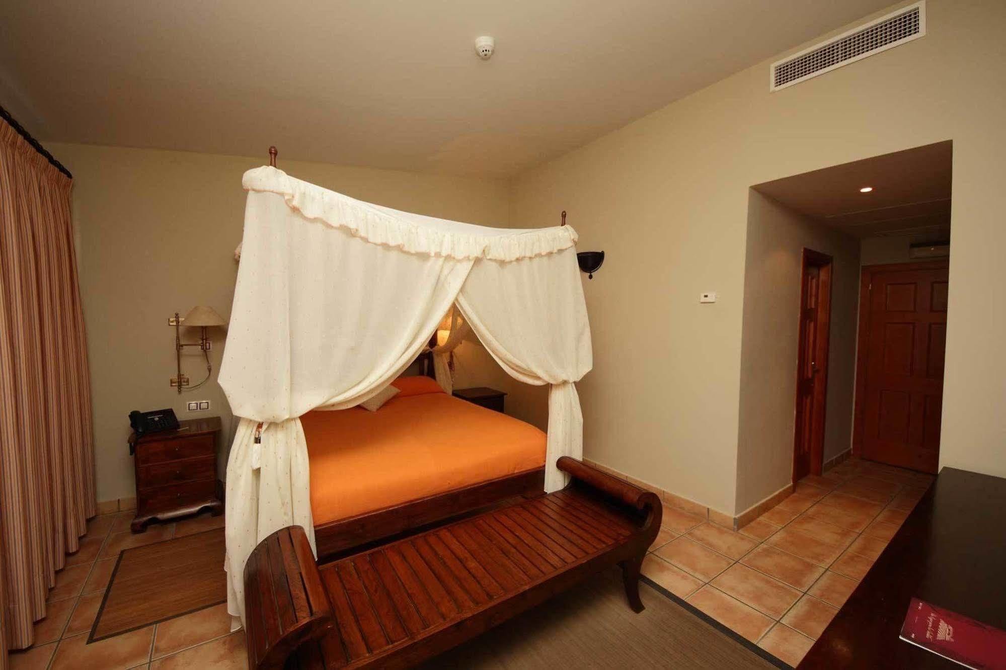 Chateau Vinasoro Hotel 4*