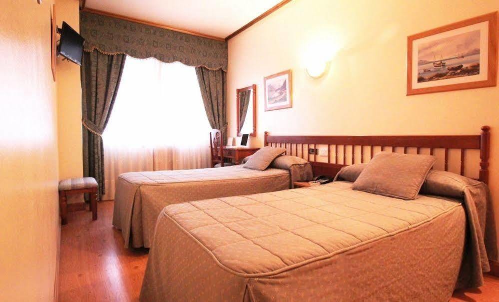 America Hotel 2*