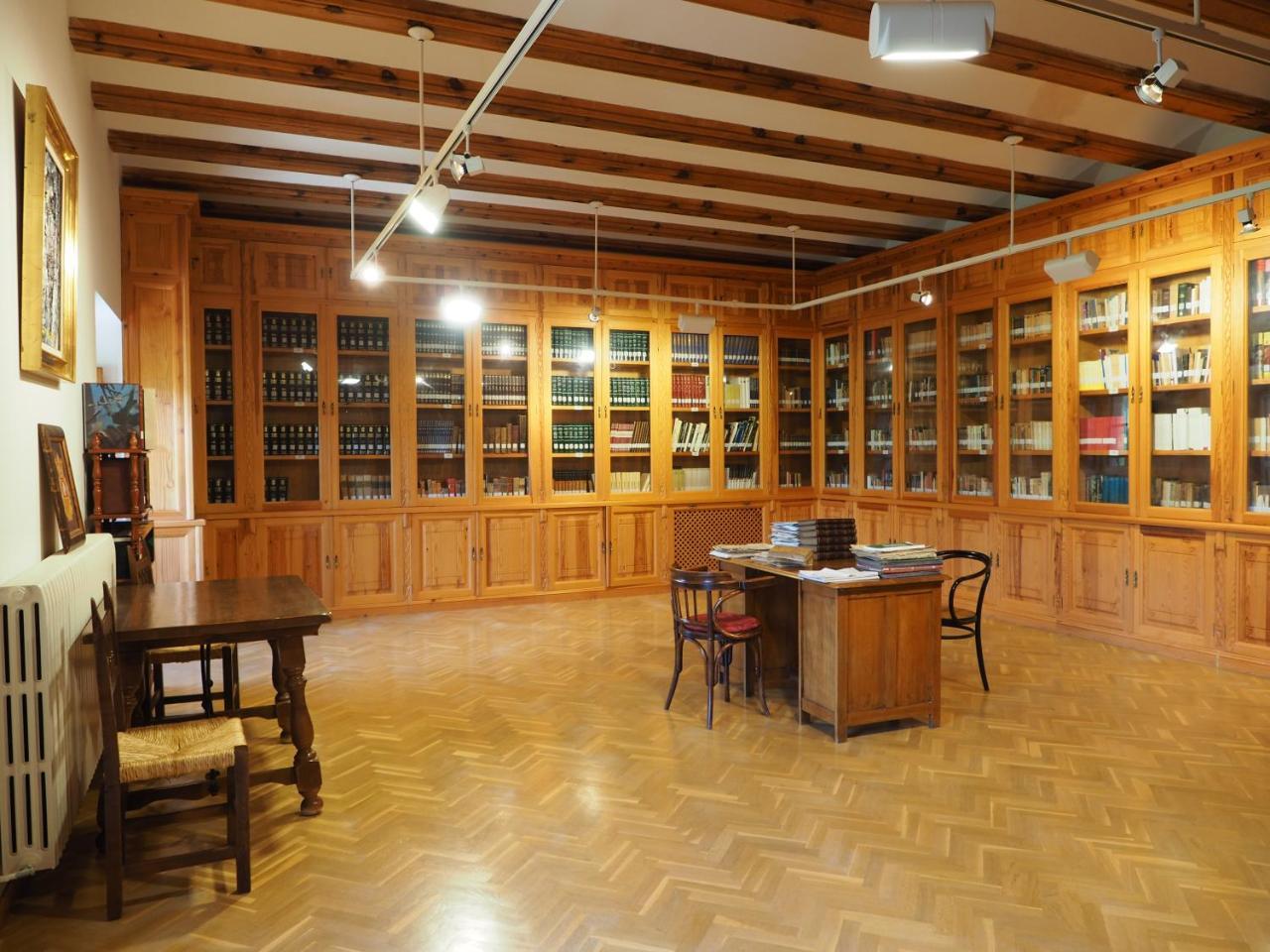 Homestay Monasterio El Olivar *