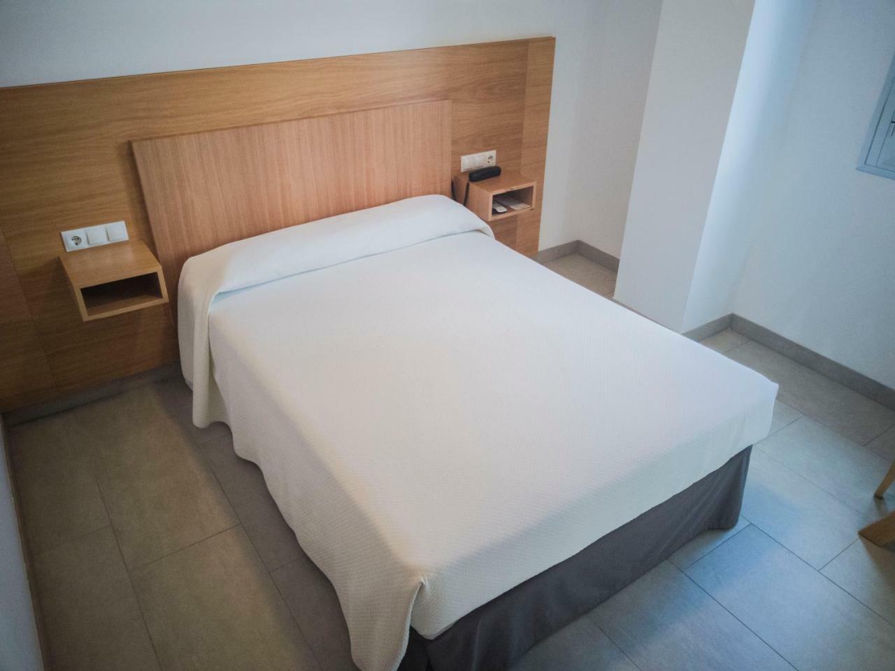 Abadi Hotel *
