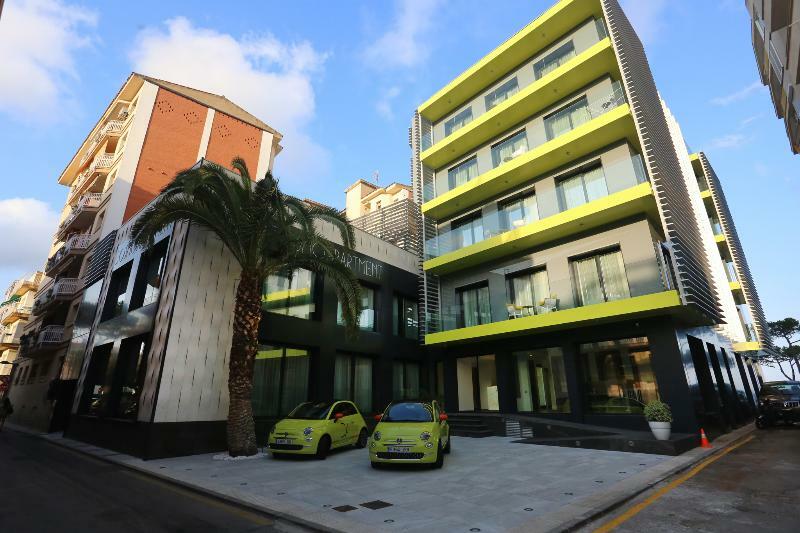 Cosmo Aparthotel 4*