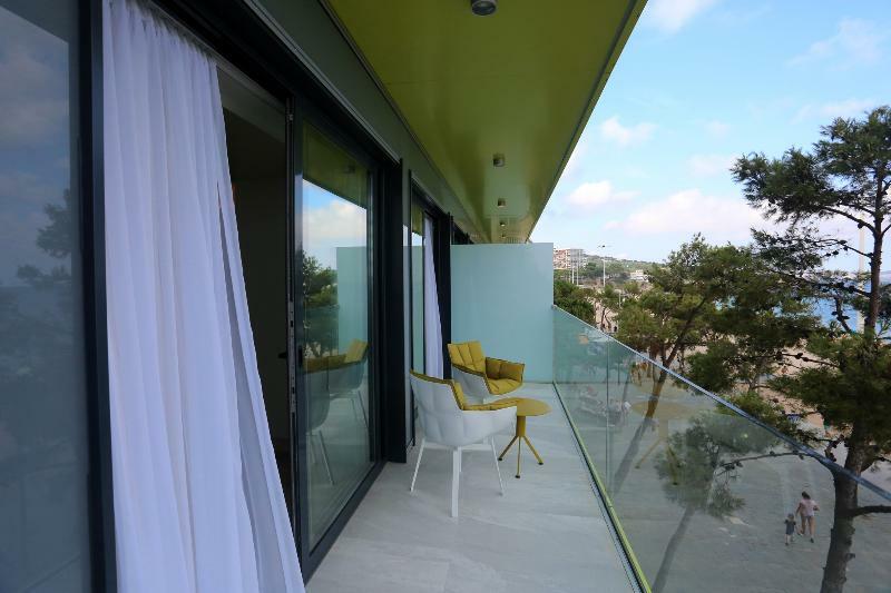 Cosmo Aparthotel 4*
