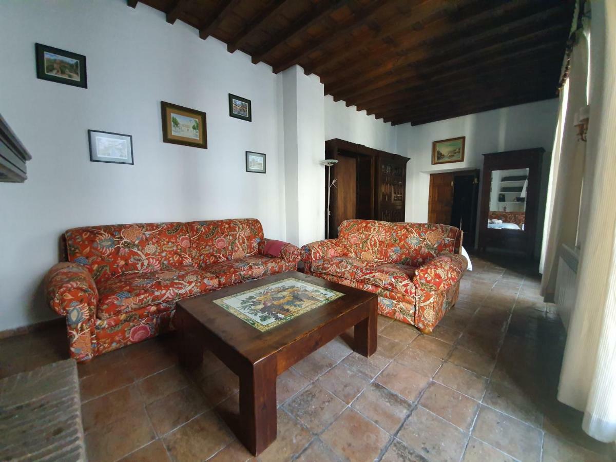 Casa Del Aljarife Guest house