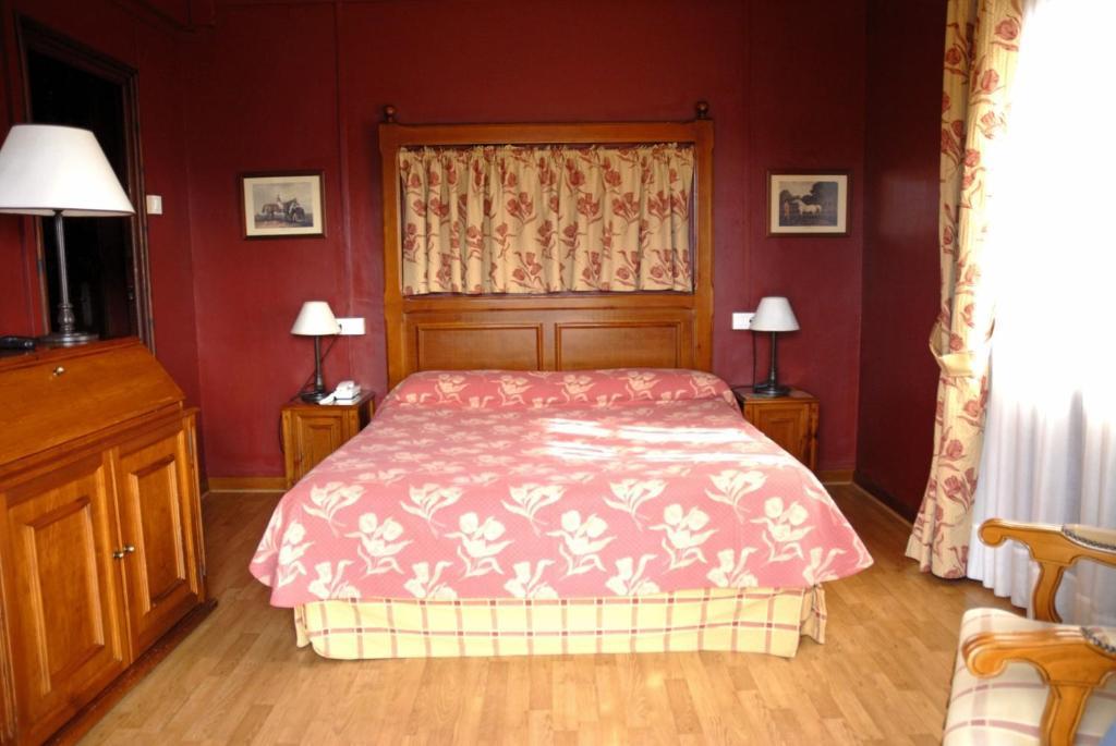 Husa Sant Bernat Hotel Montseny