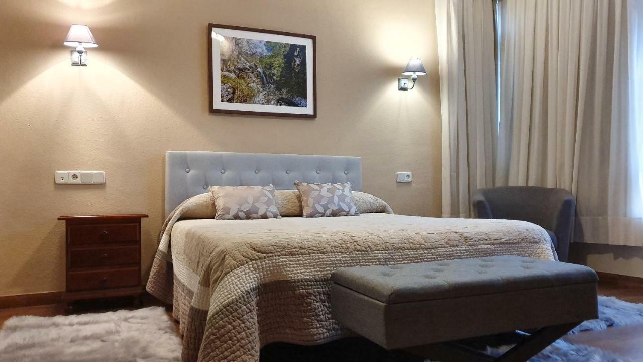 La Rivera Hotel