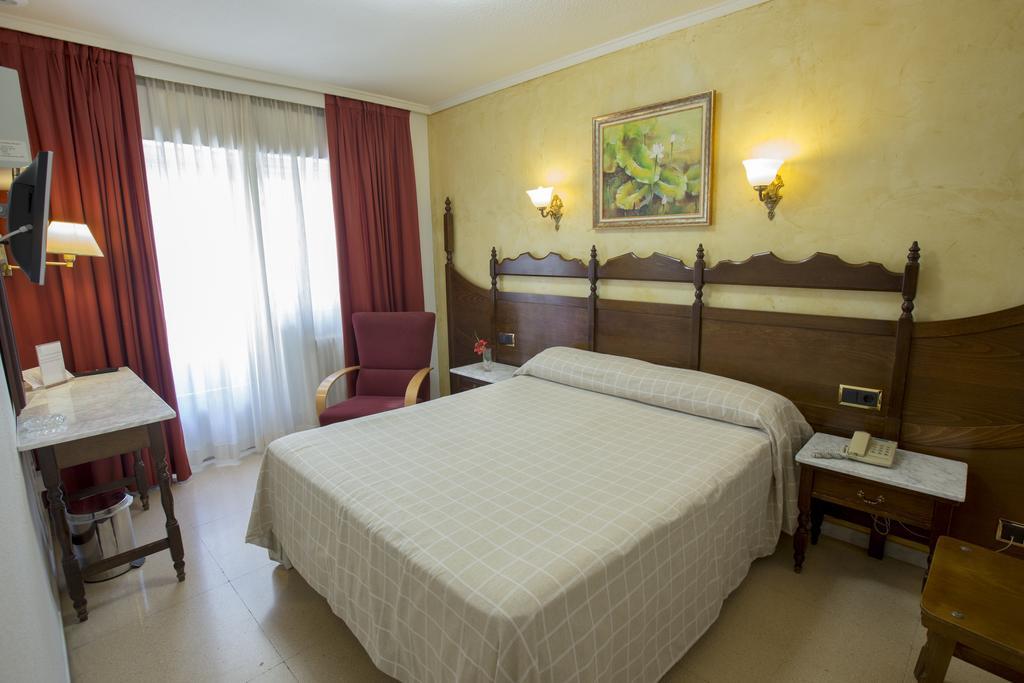 Reyes Catolicos Hotel *
