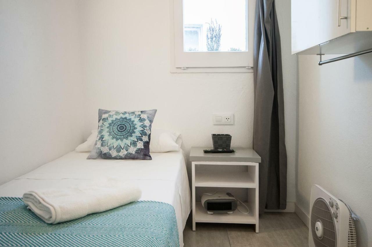Lets Holidays Hostal *