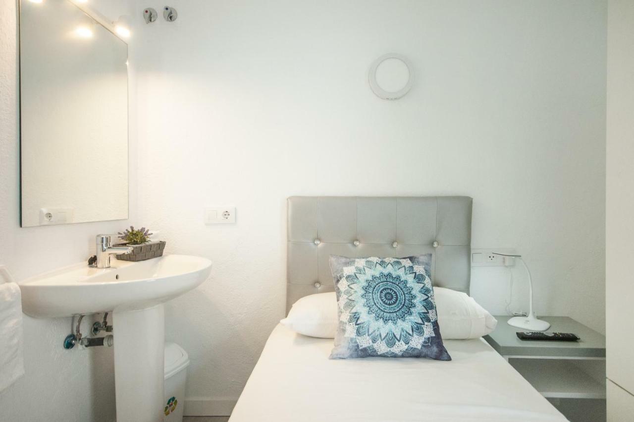 Lets Holidays Hostal *