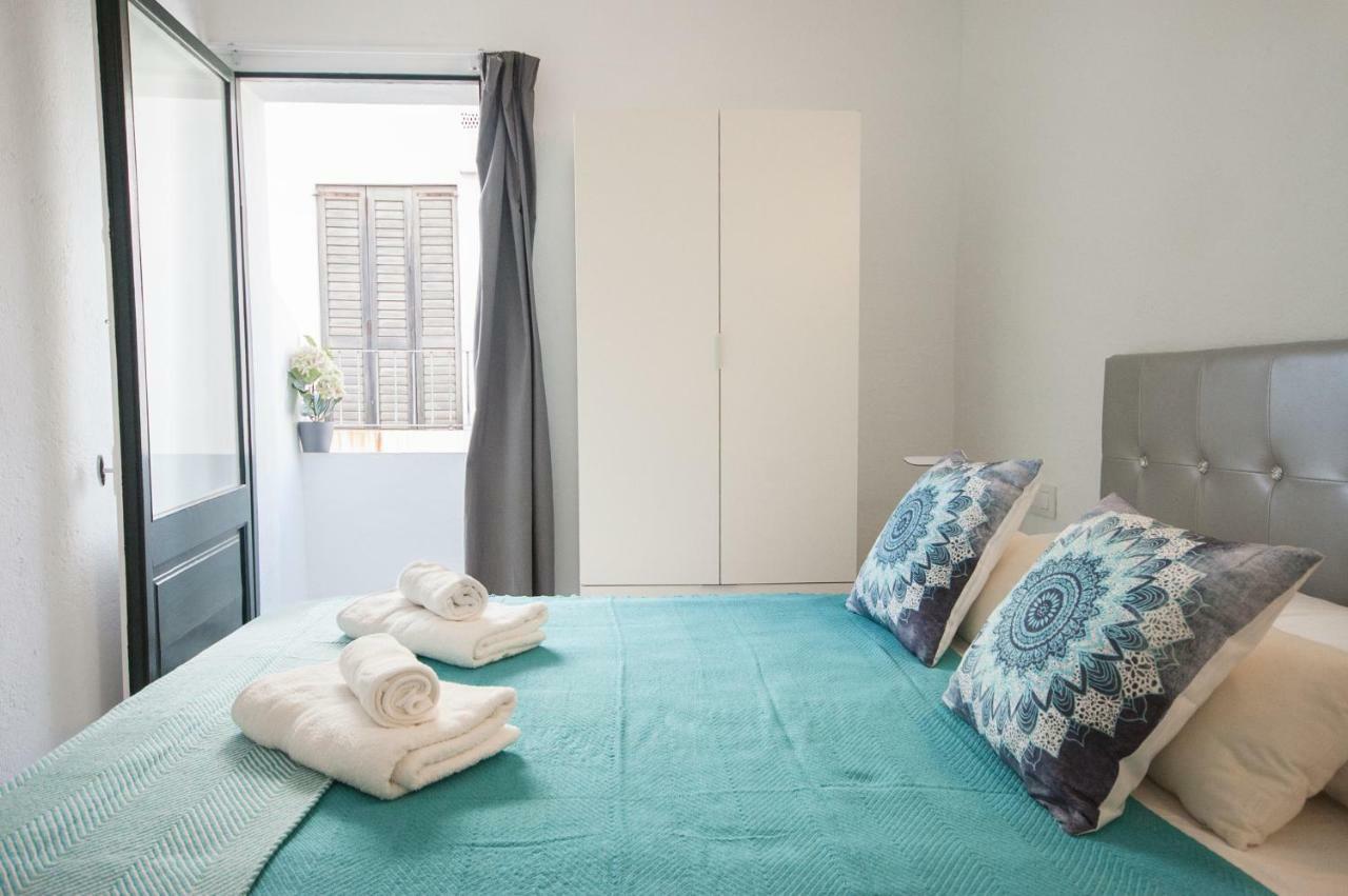 Lets Holidays Hostal