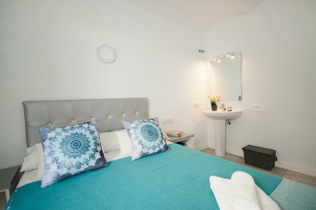 Hostal Lets Holidays