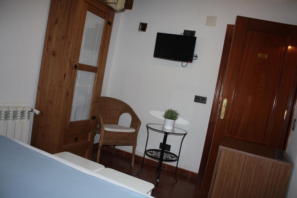 Hotel Mesón Del Gallo 2*