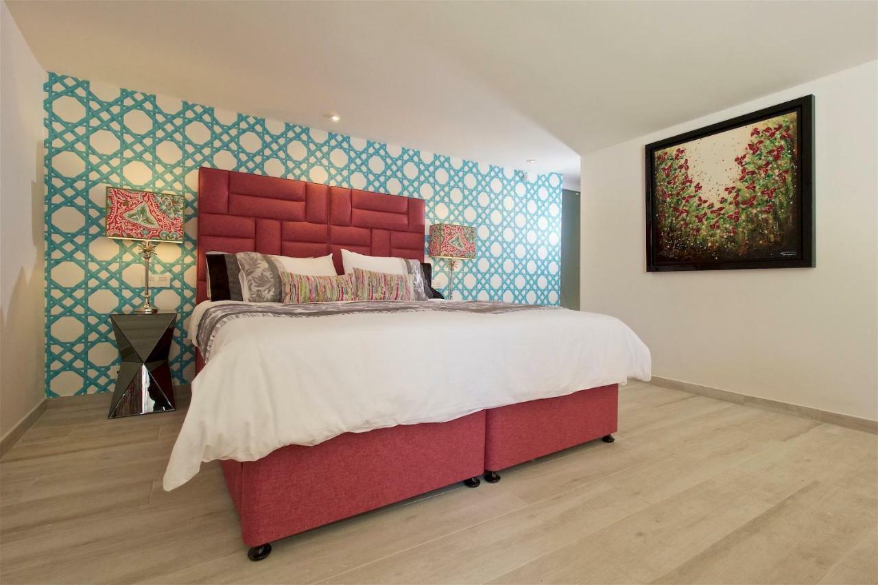 Three Palms Bed & Breakfast *