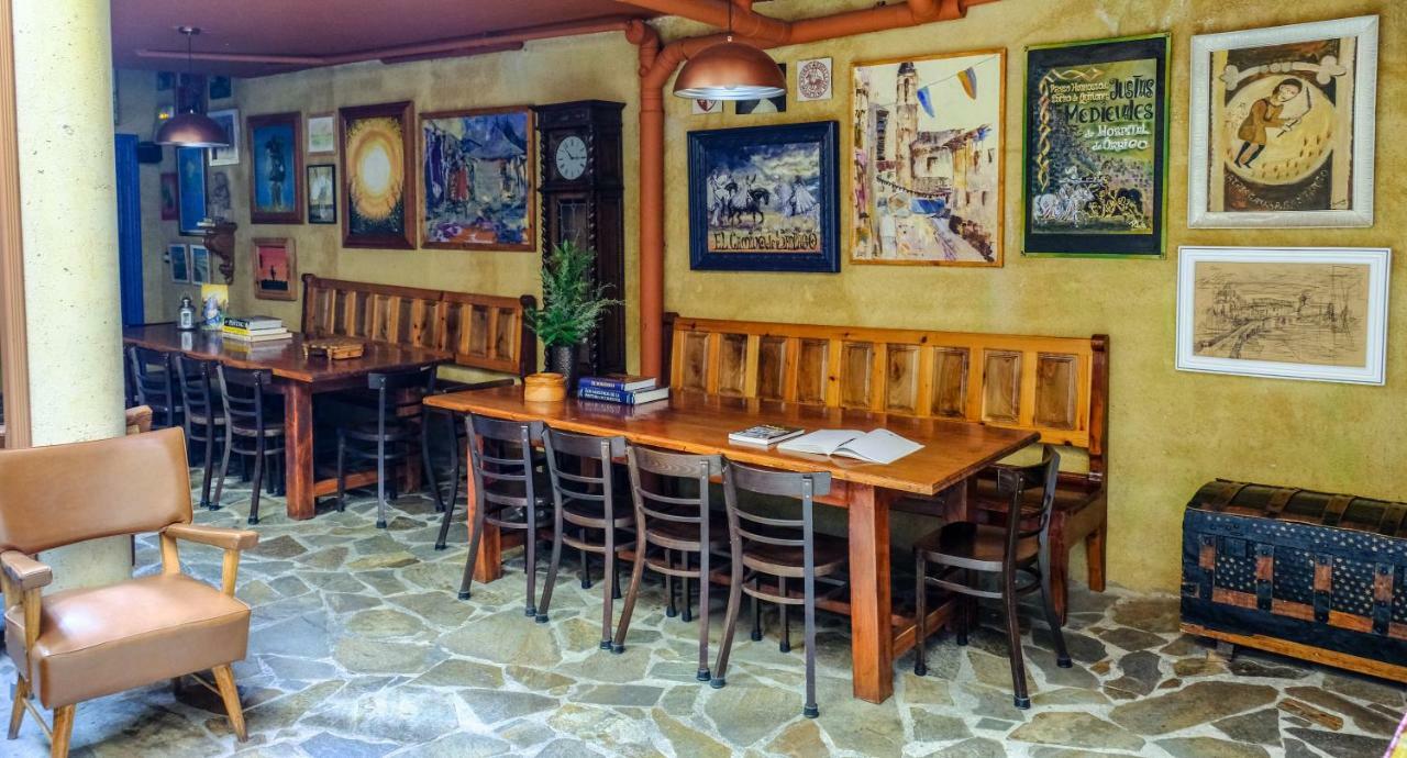 De Peregrinos-san Miguel Hostal *