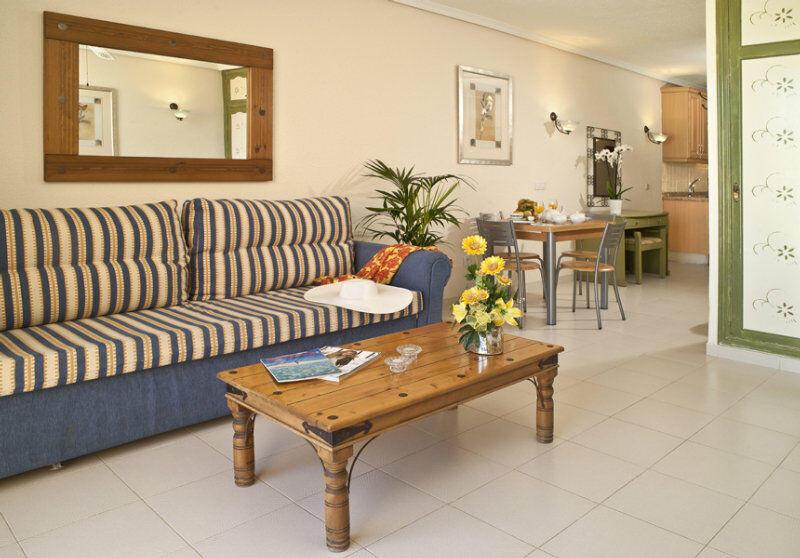 Paradise Court Aparthotel 2*