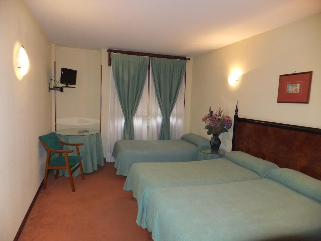 Canal Hotel 2*
