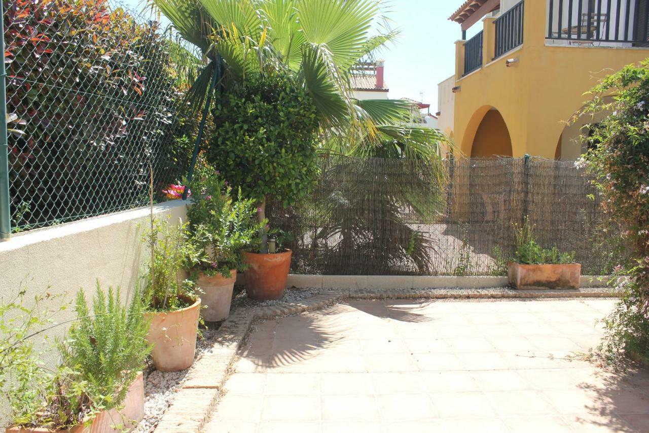Сasa de vacaciones (rou002) Cómoda Casa Con Puerta A La Piscina *