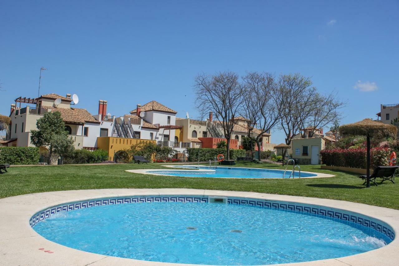 (rou002) Cómoda Casa Con Puerta A La Piscina Сasa de vacaciones