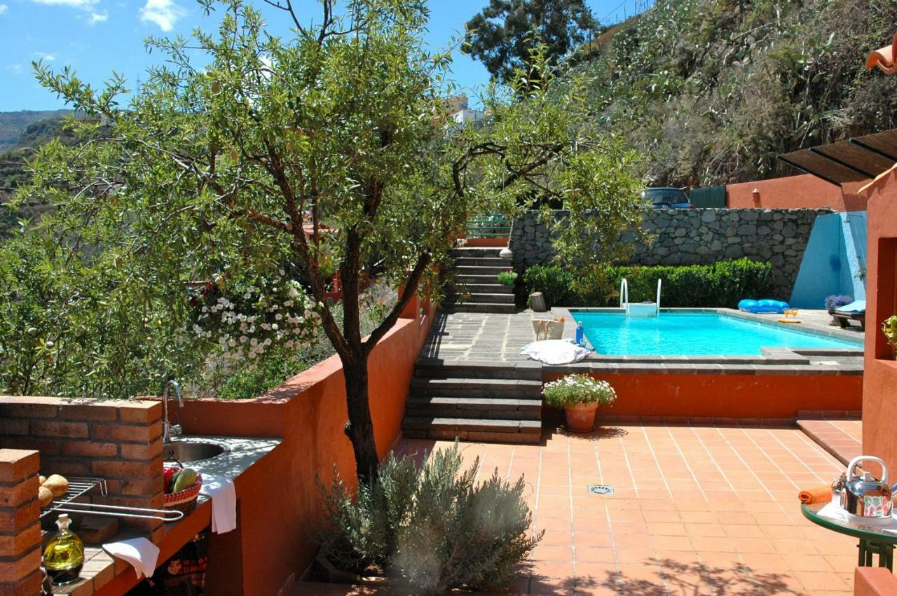 Tres Almendros By I N Z U L A E * Vega de San Mateo
