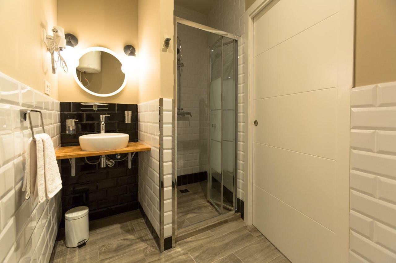 Hostal12 Hotel