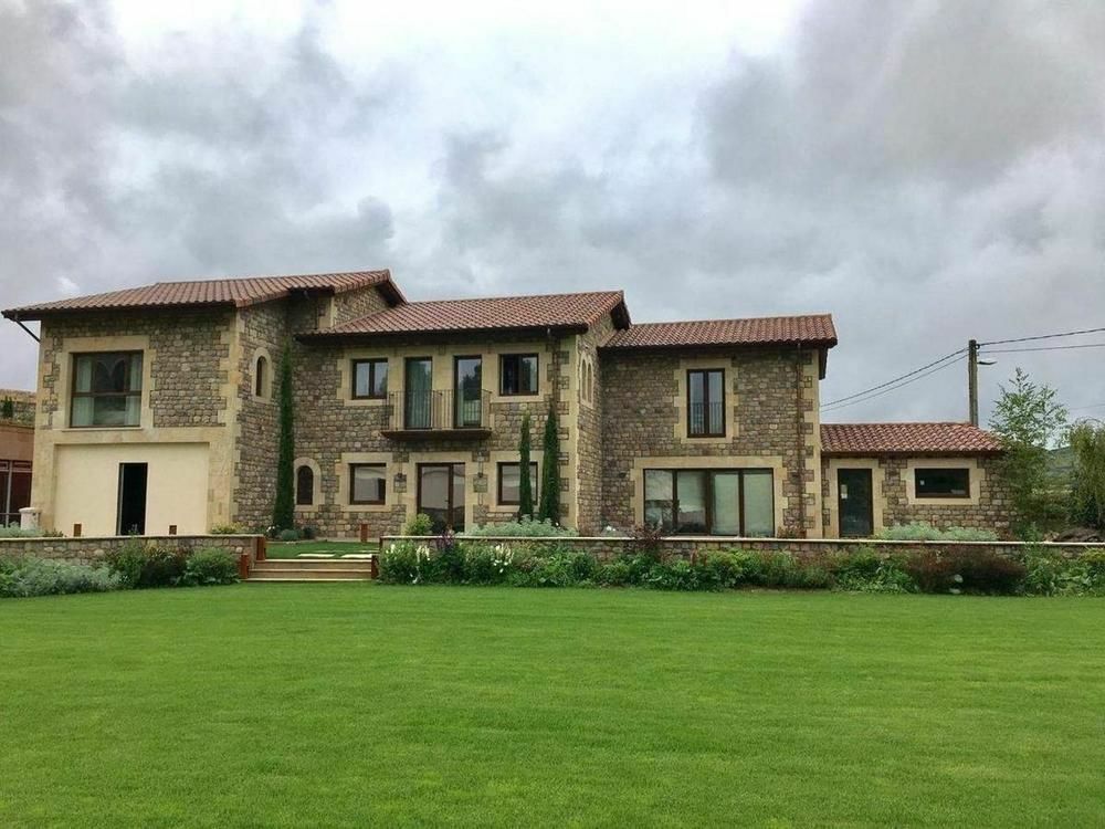 La Fuentona De Santillana Farm stay