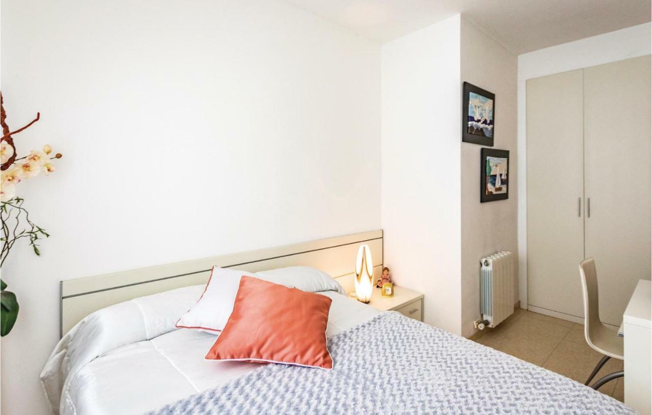 3 Bedroom Nice In Apartamento