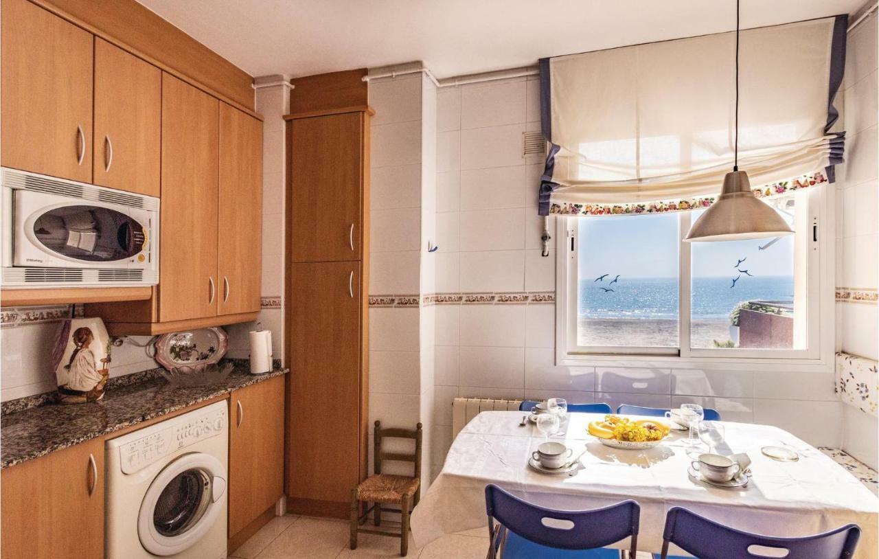3 Bedroom Nice In Apartamento Cubelles