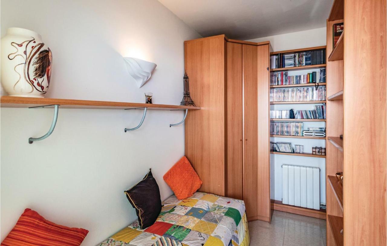3 Bedroom Nice In Apartamento