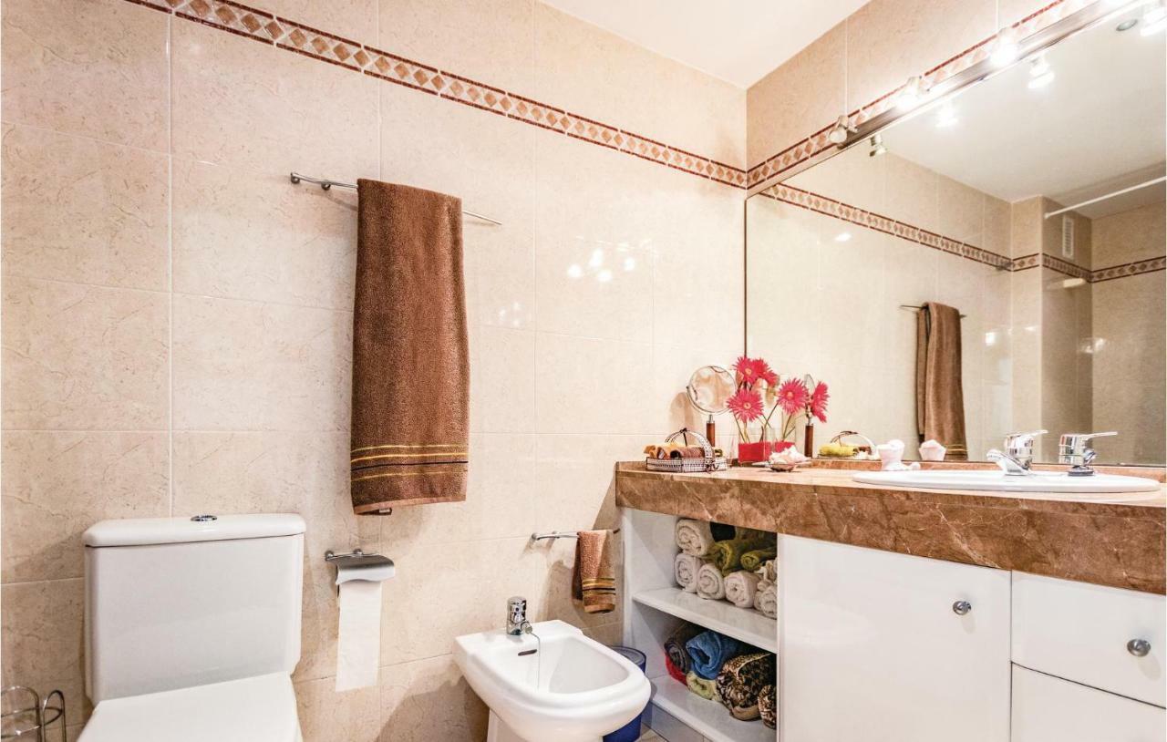 3 Bedroom Nice In Apartamento *