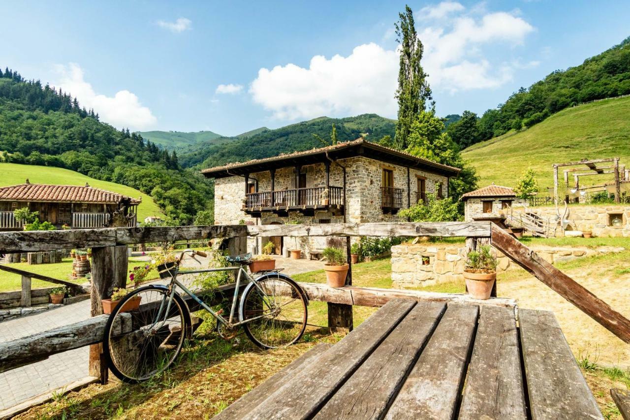 Casona De El Castañíu Hotel Serrapio