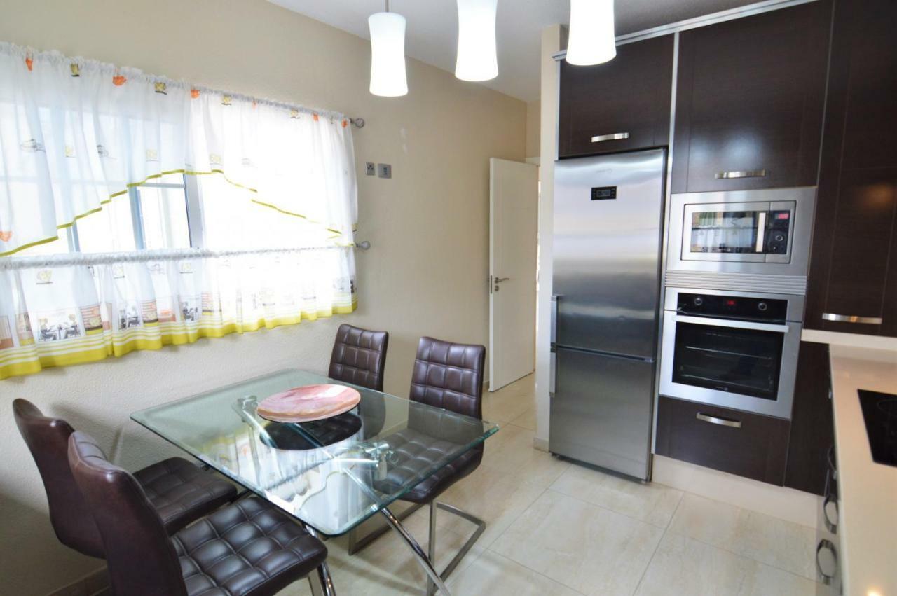 Villa Mariposa With Private Pool, Cactus Garden, Bbq & Wifi - Suitable For Families By Holidayshome Costa Adeje (Tenerife)