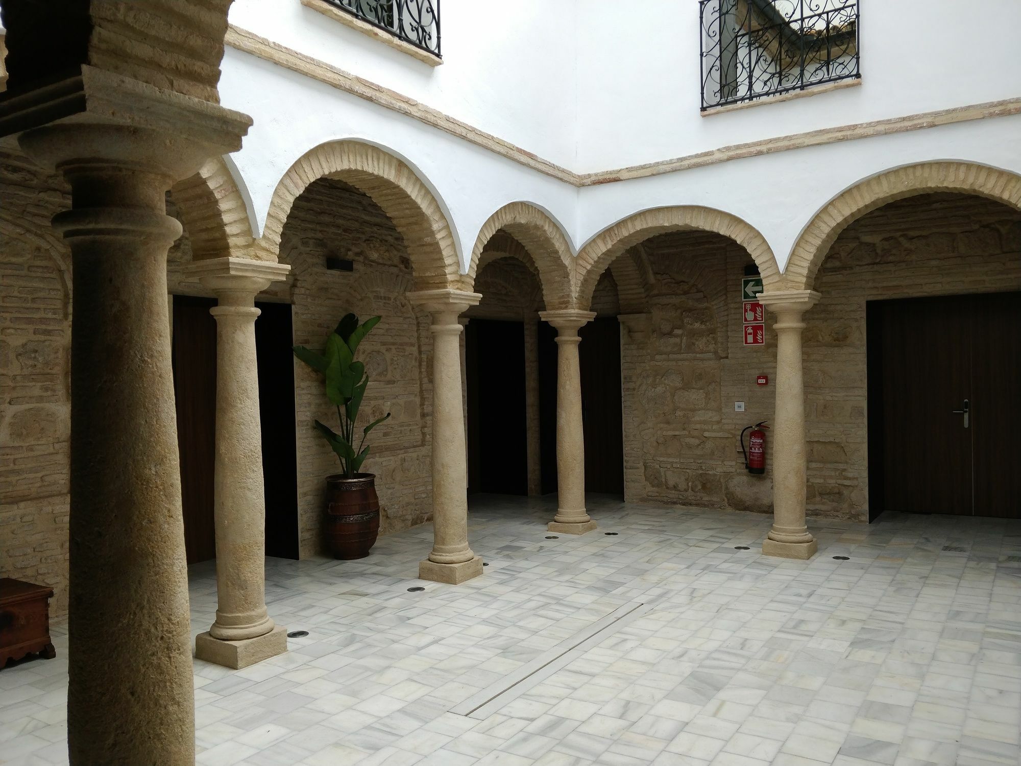 Patios Del Orfebre Pensión *