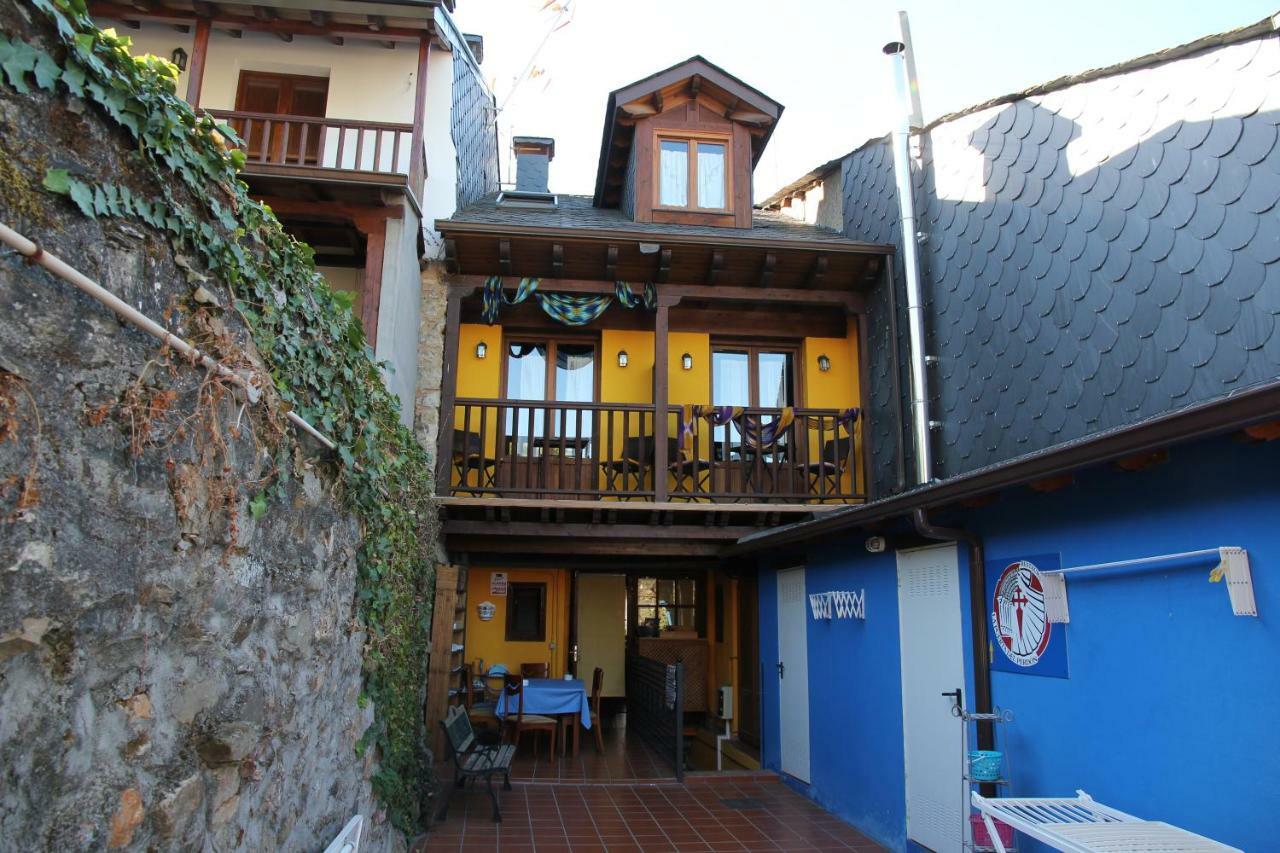Guest house Micro-hostal La Puerta Del Perdon *