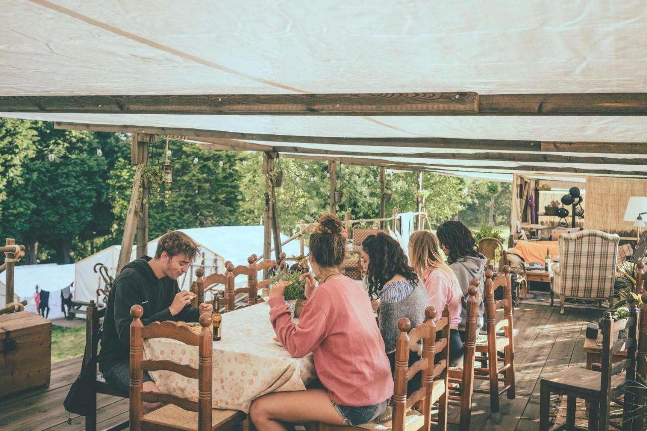 Campo de lujo Amigos Surf Camp *