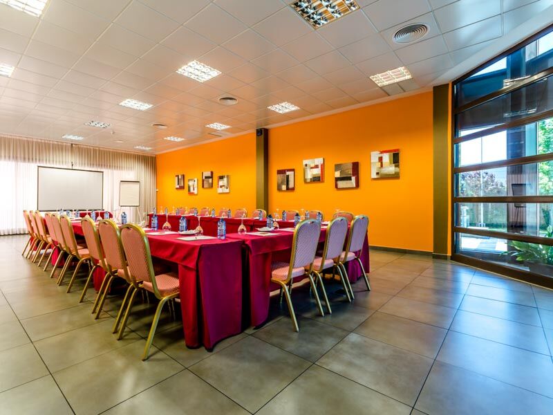 Alcalá Plaza Hotel 3*