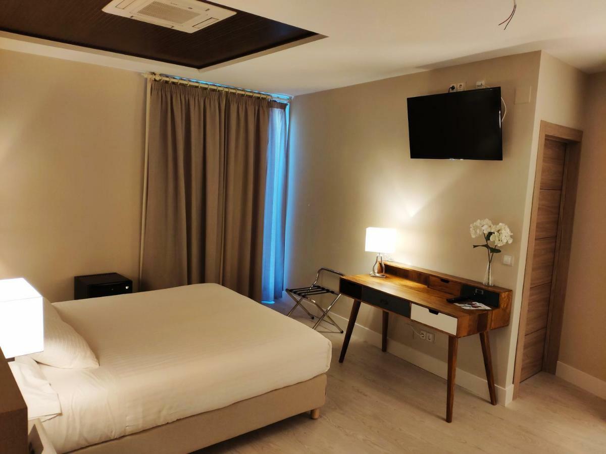 Hotel Puerta Del Arco 3*