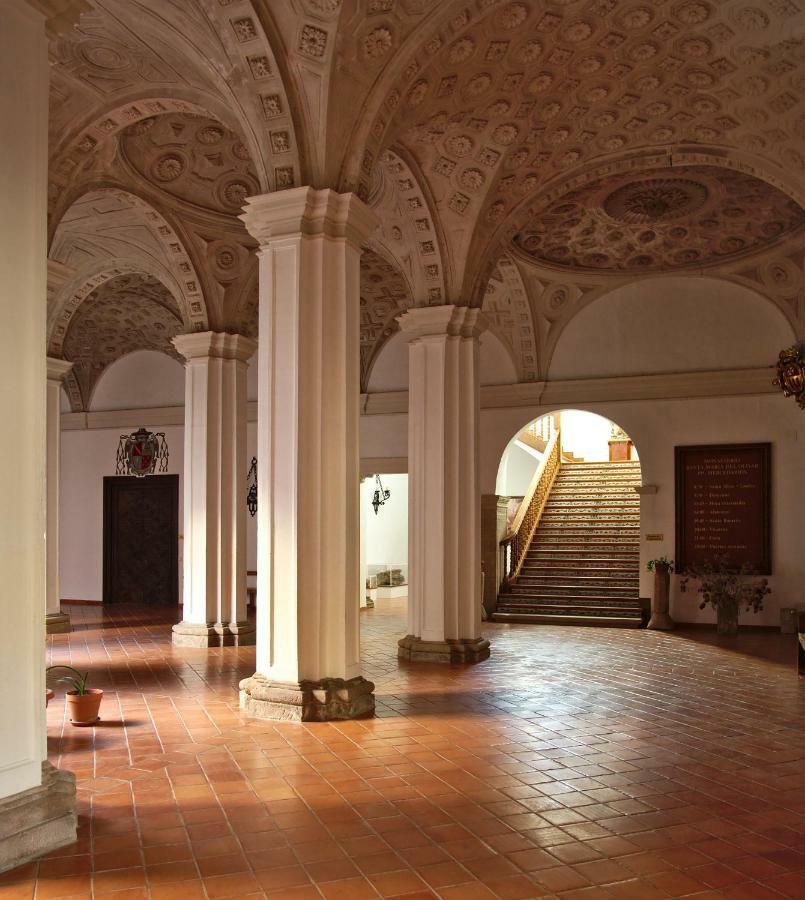 Homestay Monasterio El Olivar *